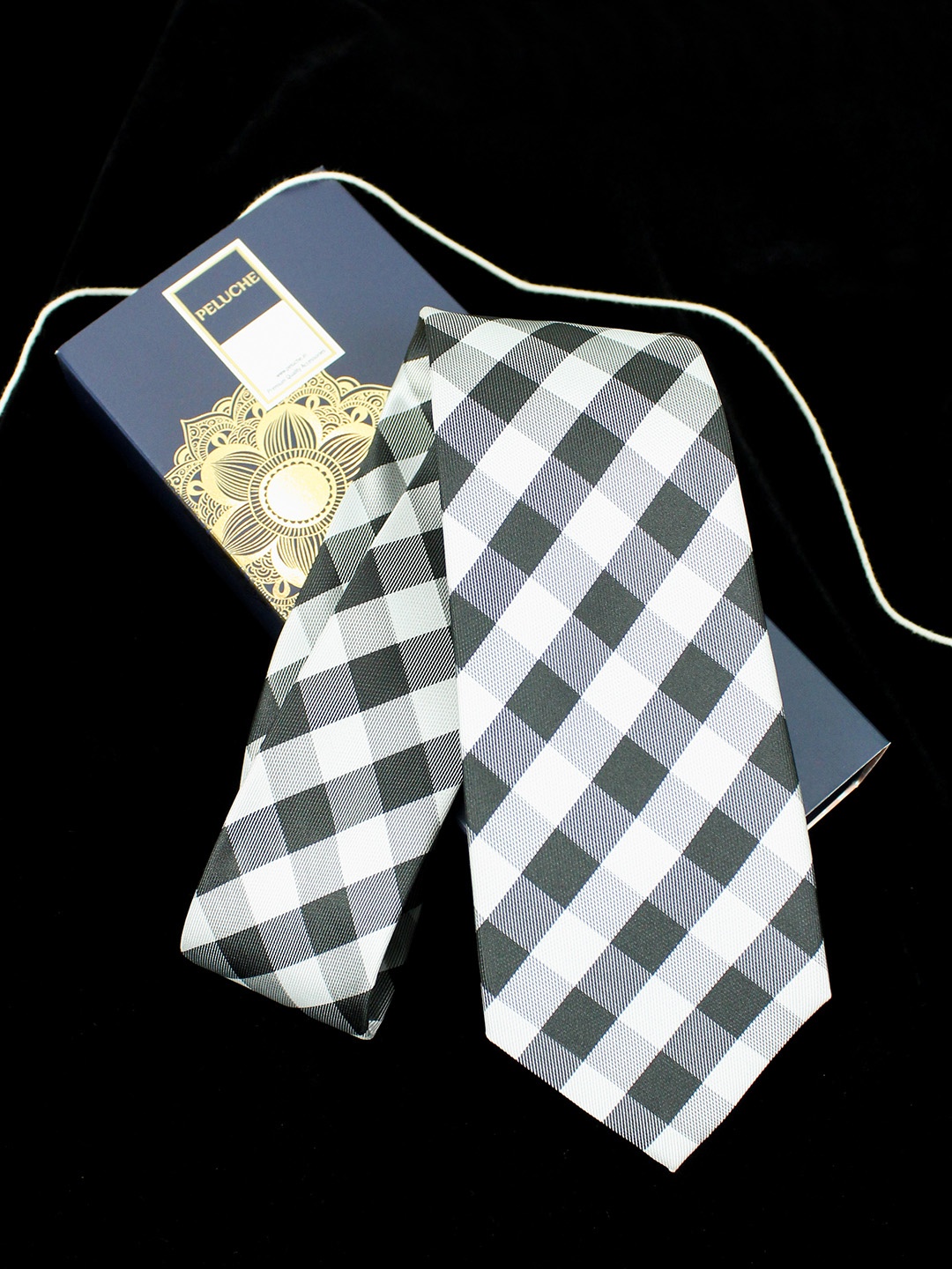 

PELUCHE Men Black & White Checked Broad Tie