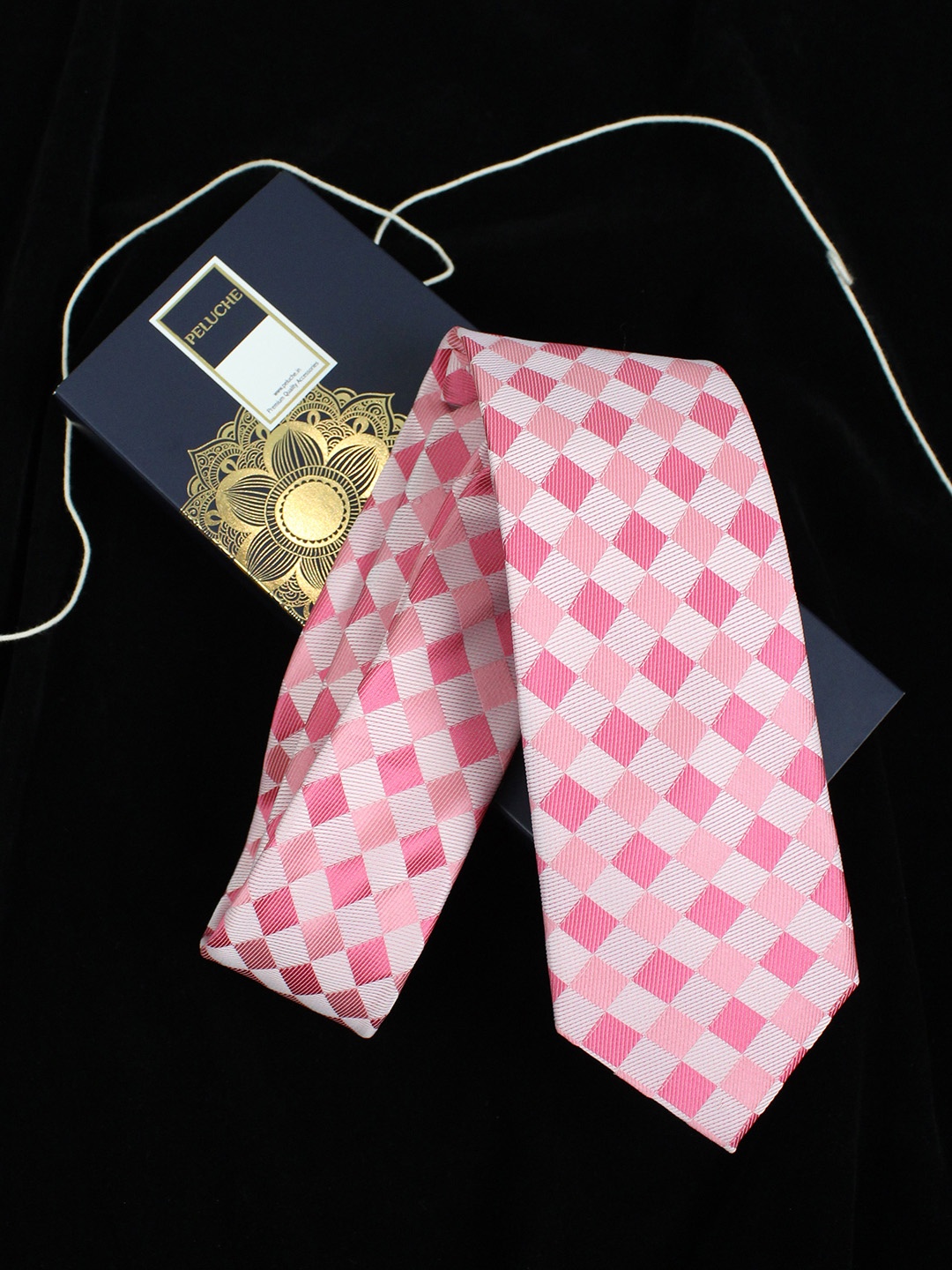 

PELUCHE Men Pink & White Checked Broad Tie