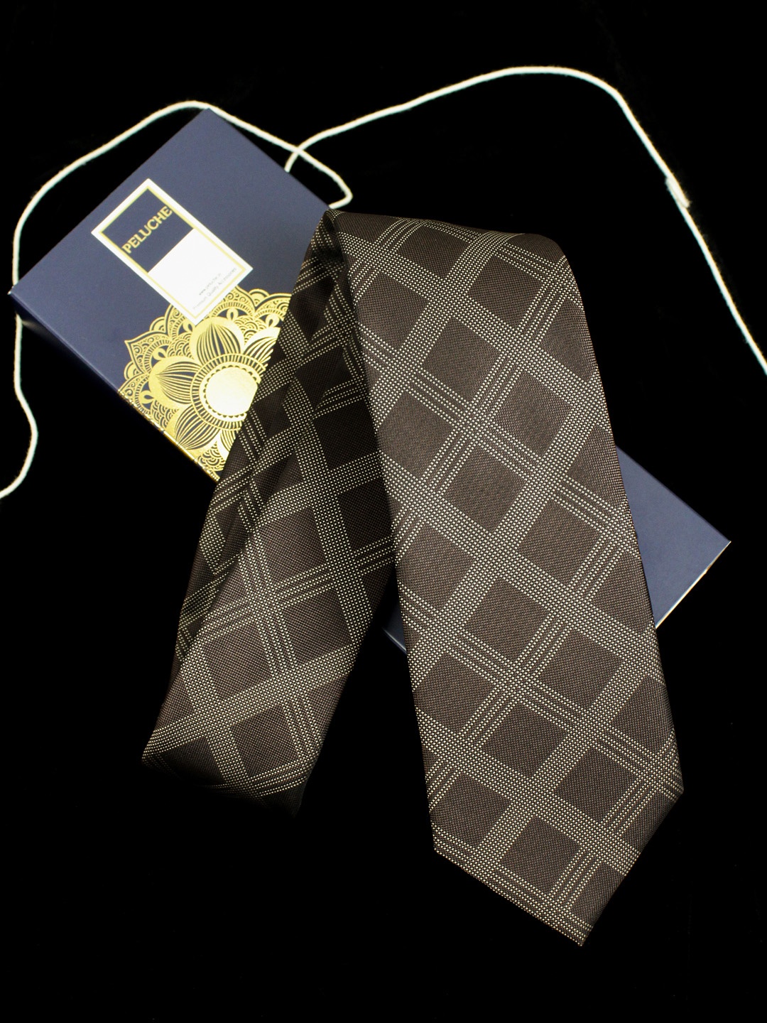 

PELUCHE Men Brown & White Checked Broad Tie