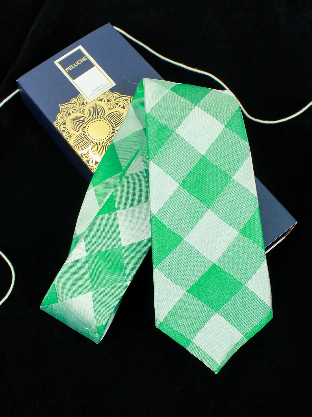 

PELUCHE Men Green & White Checked Broad Tie