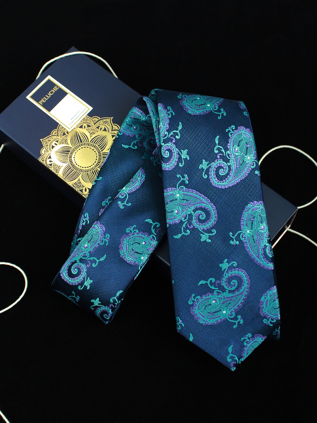

PELUCHE Men Blue & Black Woven Design Broad Tie