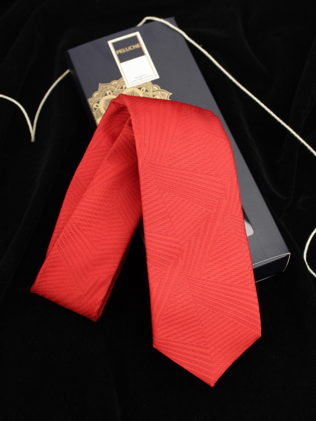 

PELUCHE Men Red Solid Broad Tie