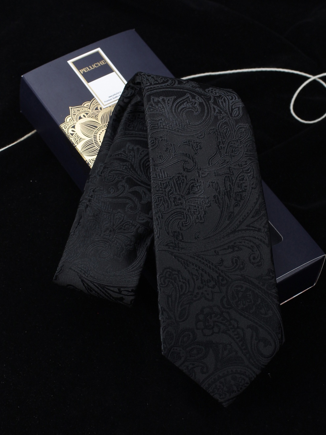 

PELUCHE Men Black Woven Design Broad Tie