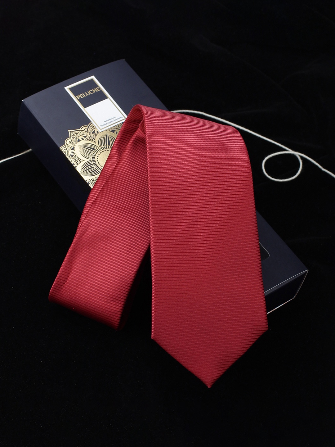 

PELUCHE Men Red Solid Broad Tie
