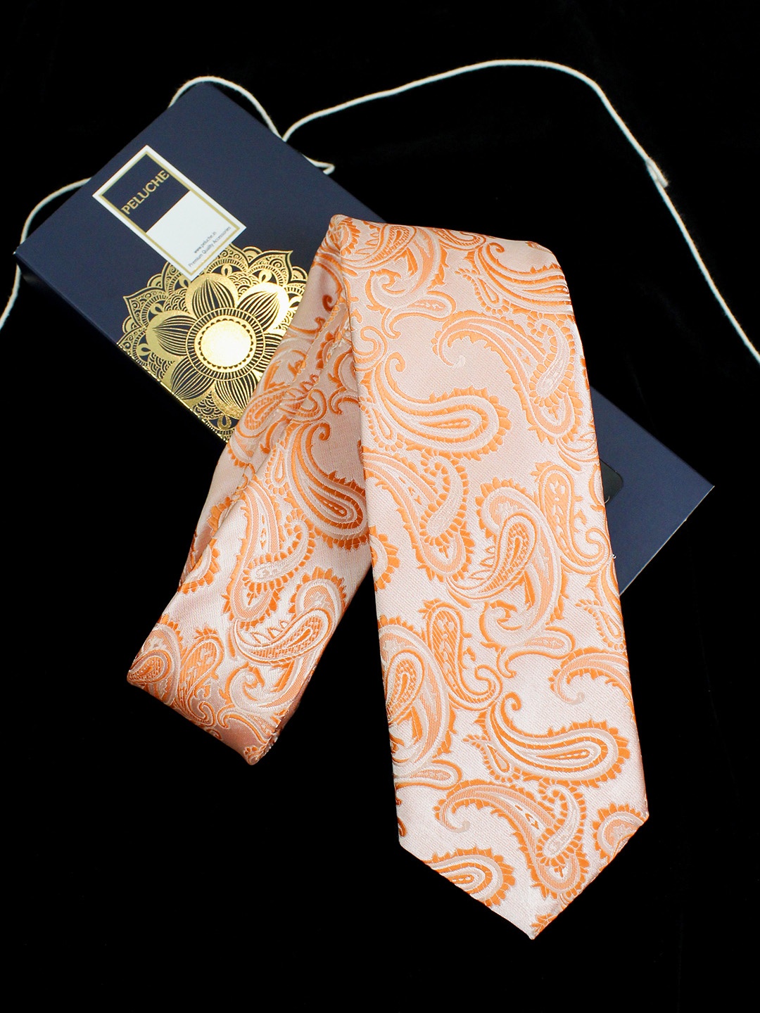 

PELUCHE Men Silver-Toned & Peach-Coloured Woven Design Broad Tie