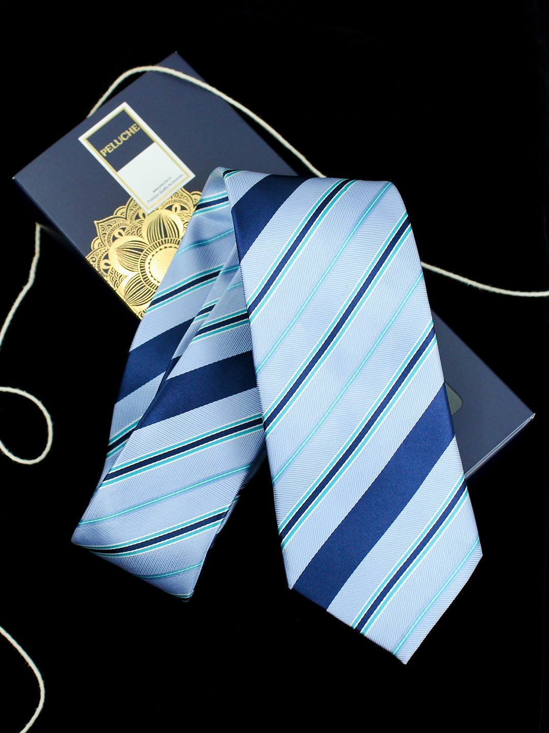 

PELUCHE Men Blue Striped Broad Tie