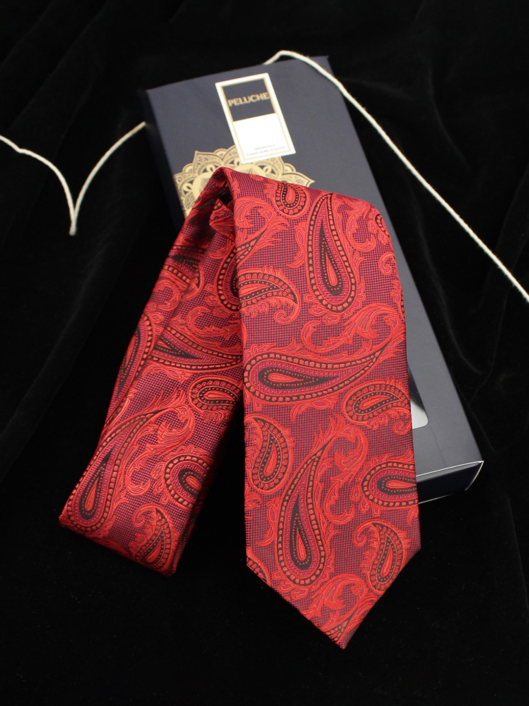 

PELUCHE Men Maroon & Black Woven Design Broad Tie