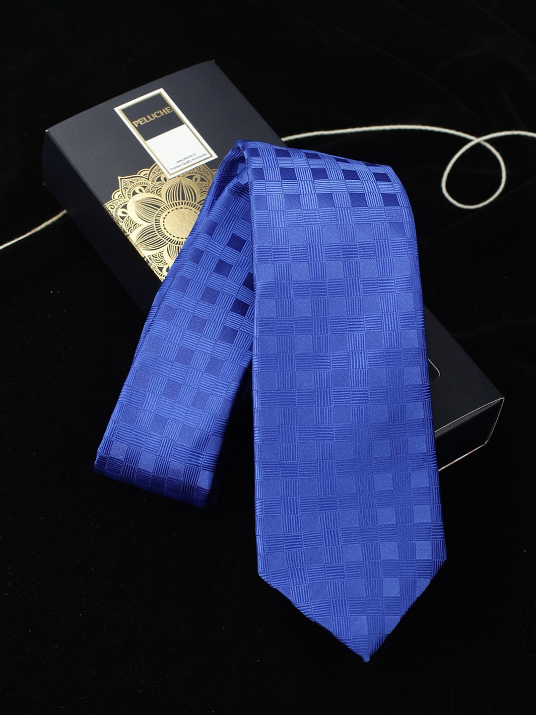 

PELUCHE Men Blue Checked Broad Tie