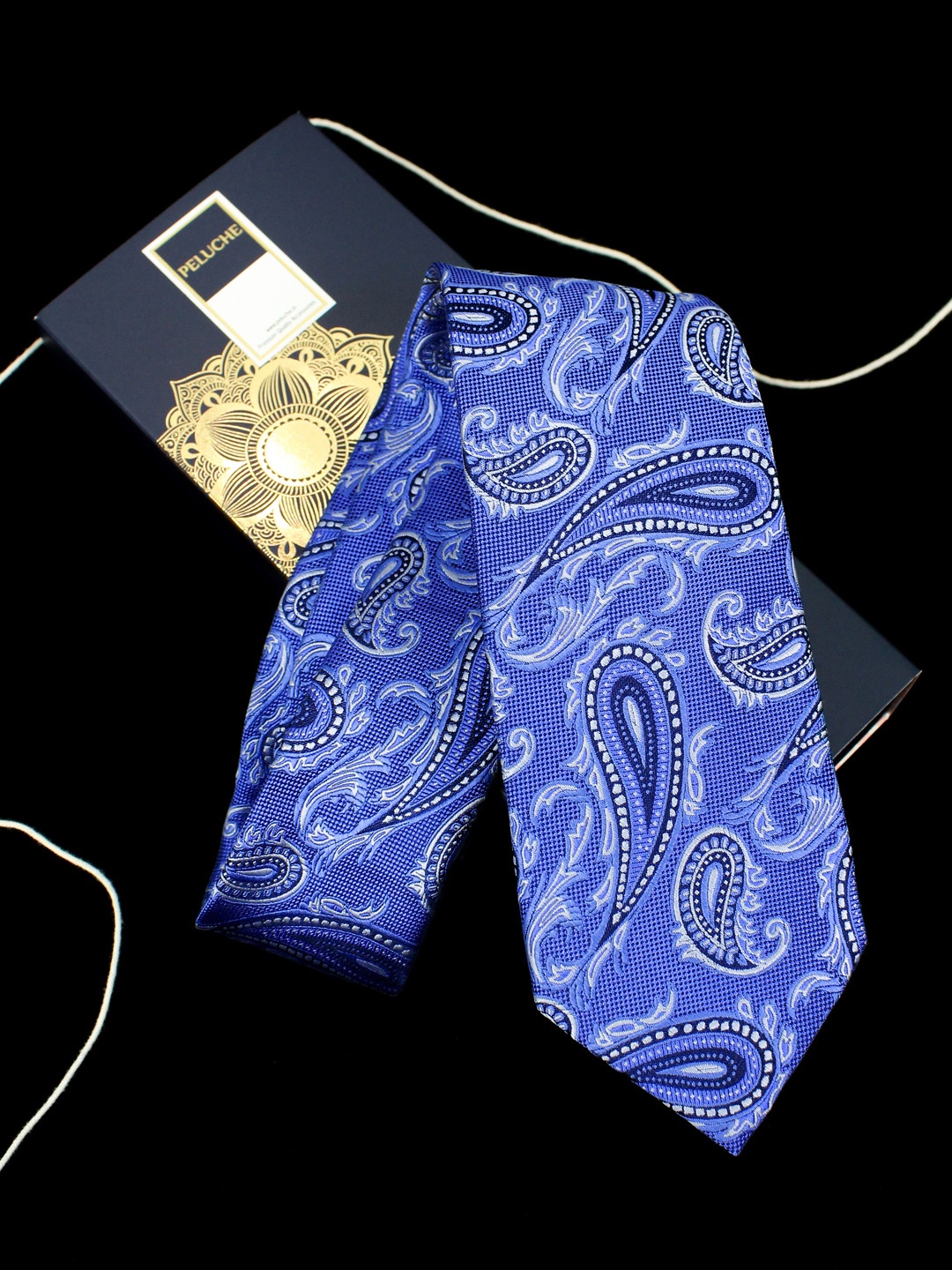 

PELUCHE Men Blue Woven Design Skinny Tie