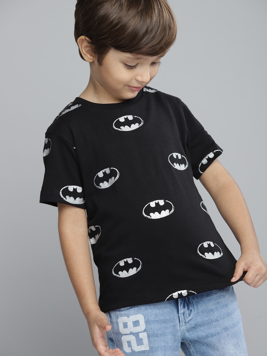 

YK Justice League Boys Black & Silver-Toned Batman Print Pure Cotton T-shirt