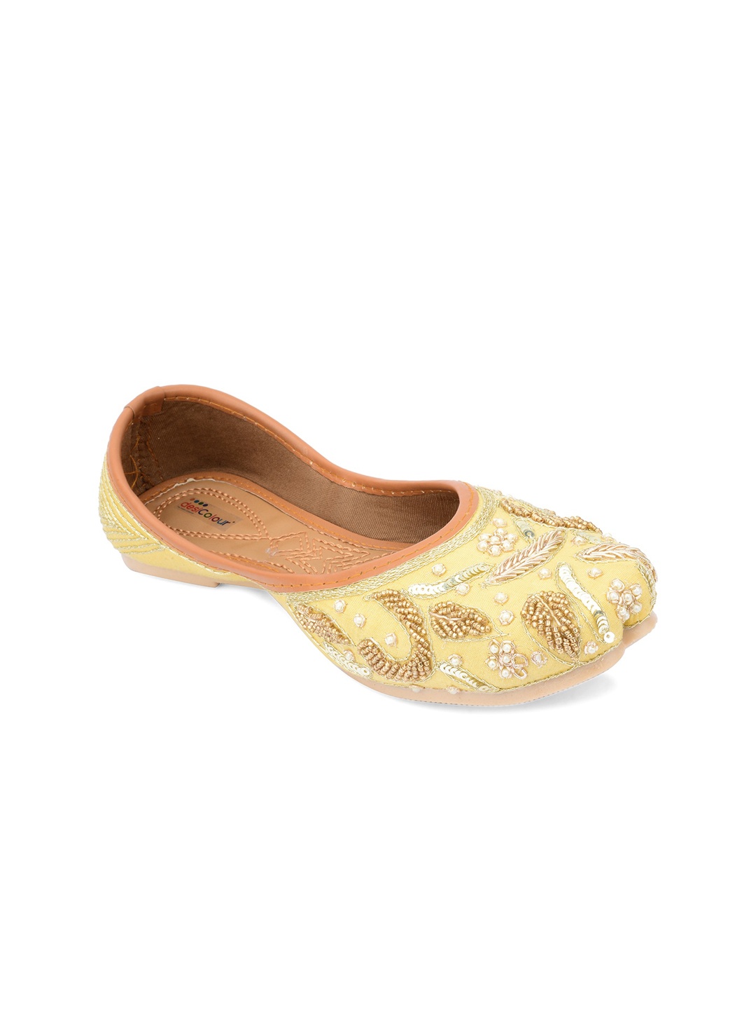 

DESI COLOUR Women Gold-Toned & White Dabka Mojaris