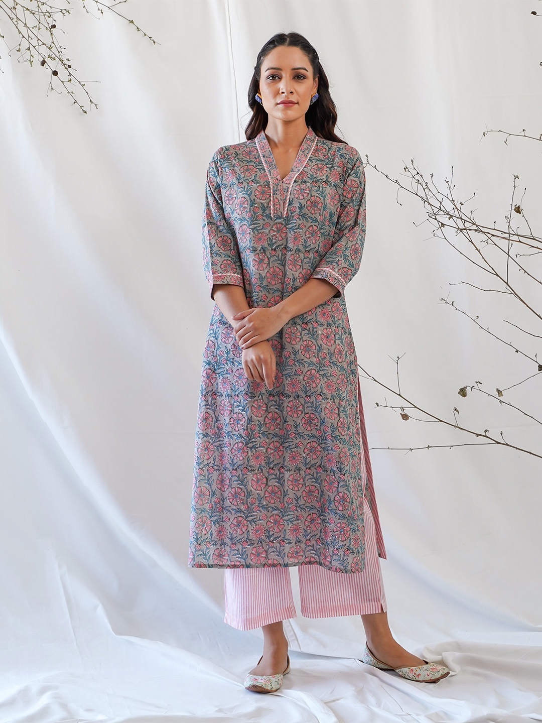 

AKISO Women Grey Ethnic Motifs Printed Pure Cotton Kurta with Trousers