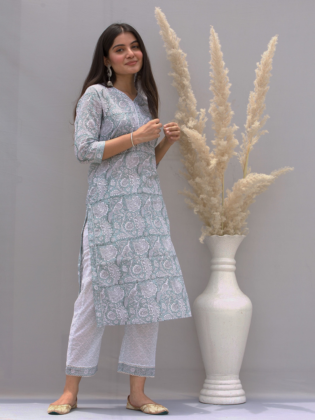 

AKISO Women Green Ethnic Motifs Printed Pure Cotton Kurta with Trousers