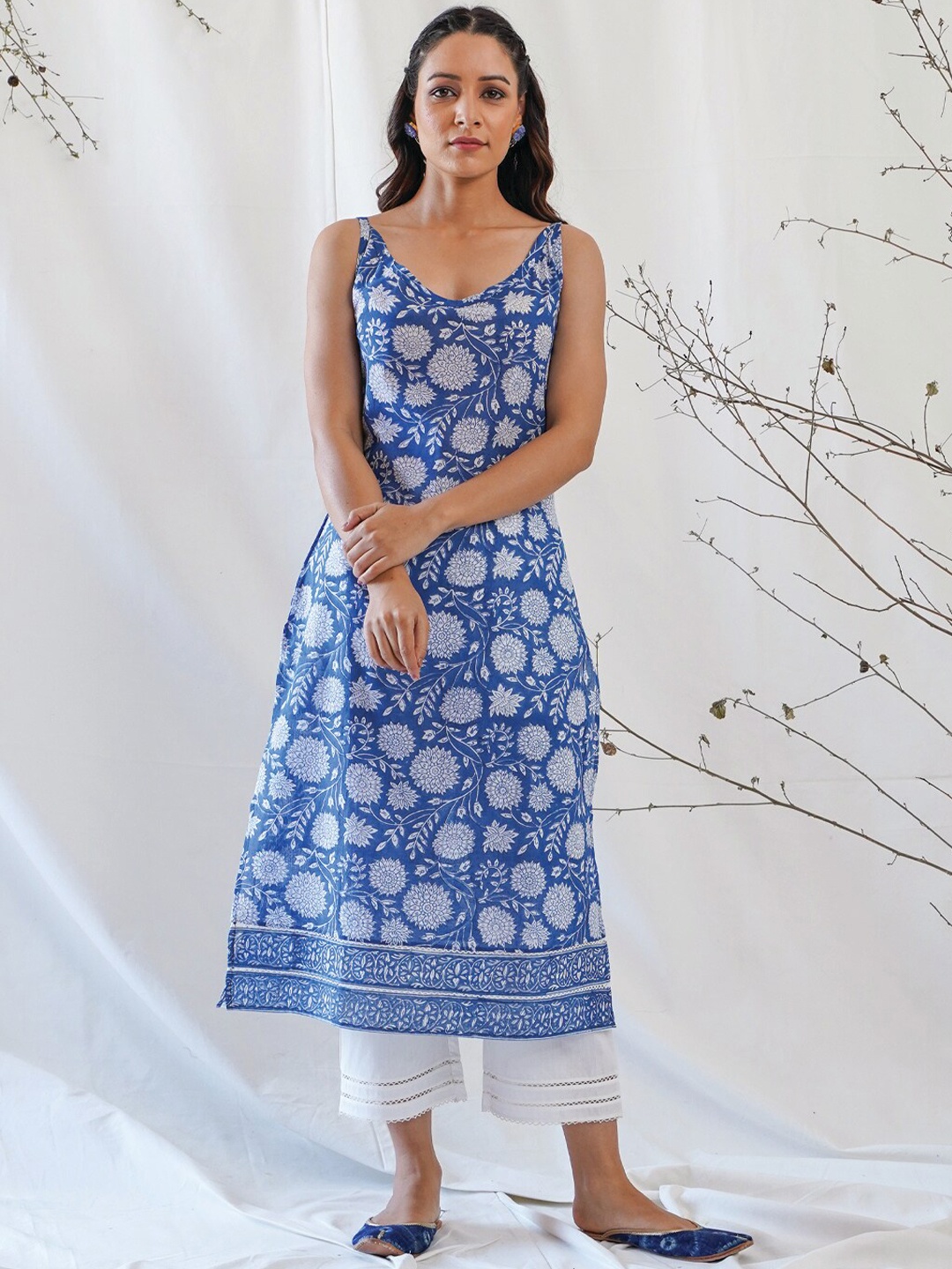 

AKISO Womens Blue Floral Hand Block Printed Pure Cotton Kurta