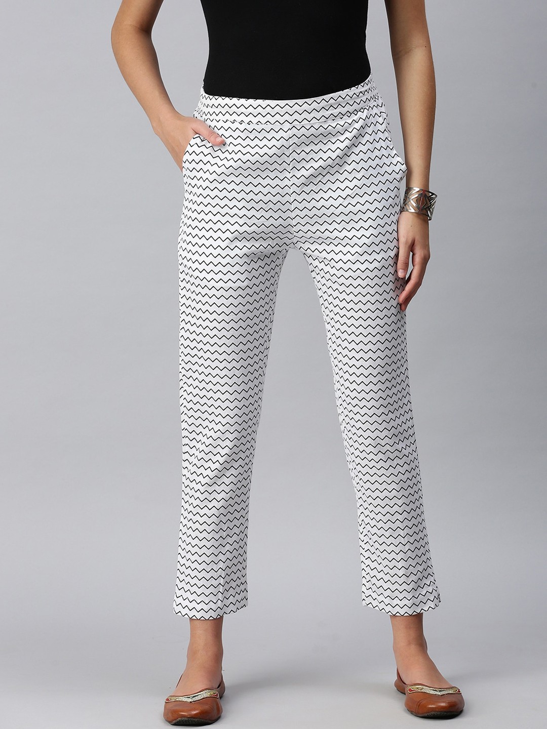 

De Moza Women Off White & Black Geometric Printed Cotton Cigarette Trousers