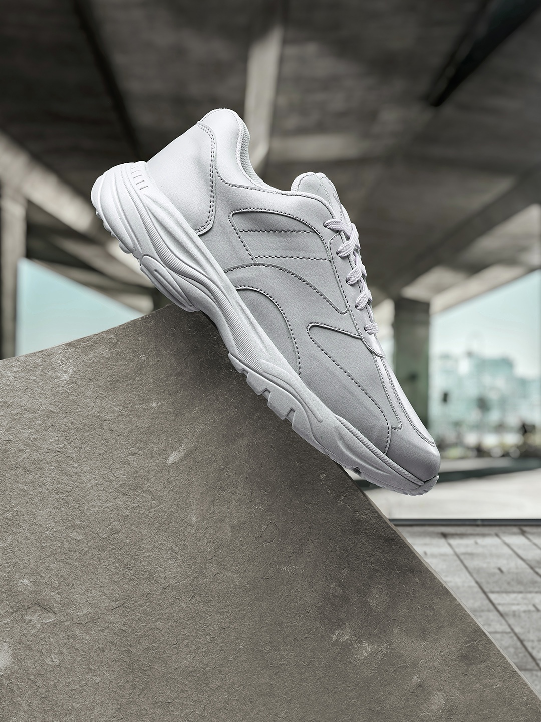 

Roadster Men Grey Solid Sneakers