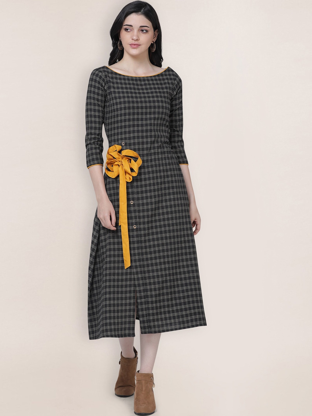 

KALINI Women Black & Yellow Checked Flared Sleeves Thread Work Kurta With Belt
