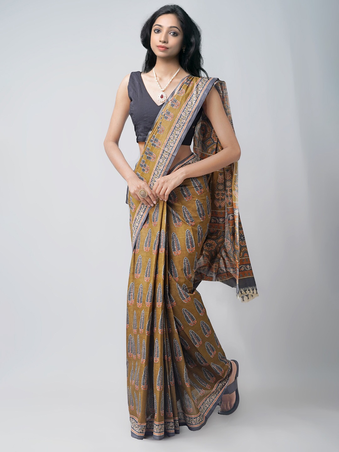 

Unnati Silks Brown & Grey Ethnic Motifs Pure Cotton Kovai Saree