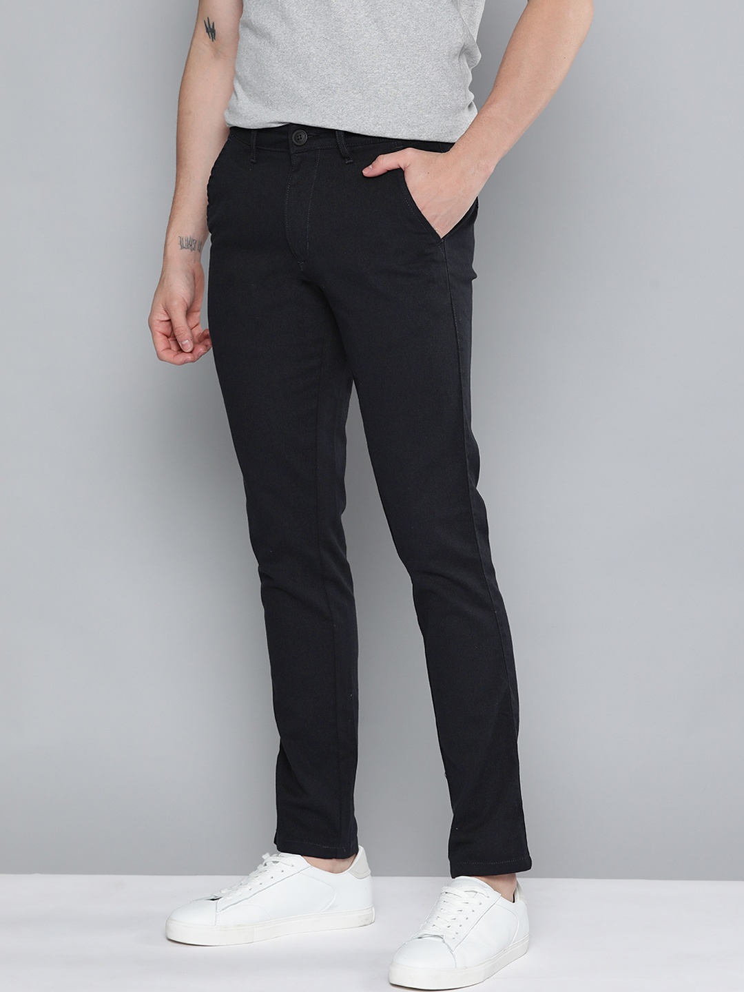 

Mast & Harbour Men Black Solid Chinos Trousers