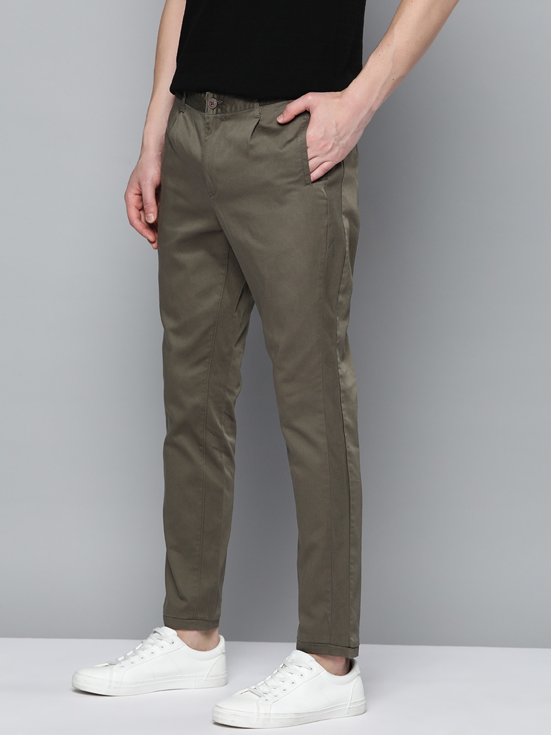 

Mast & Harbour Men Olive Green Solid Pure Cotton Trousers