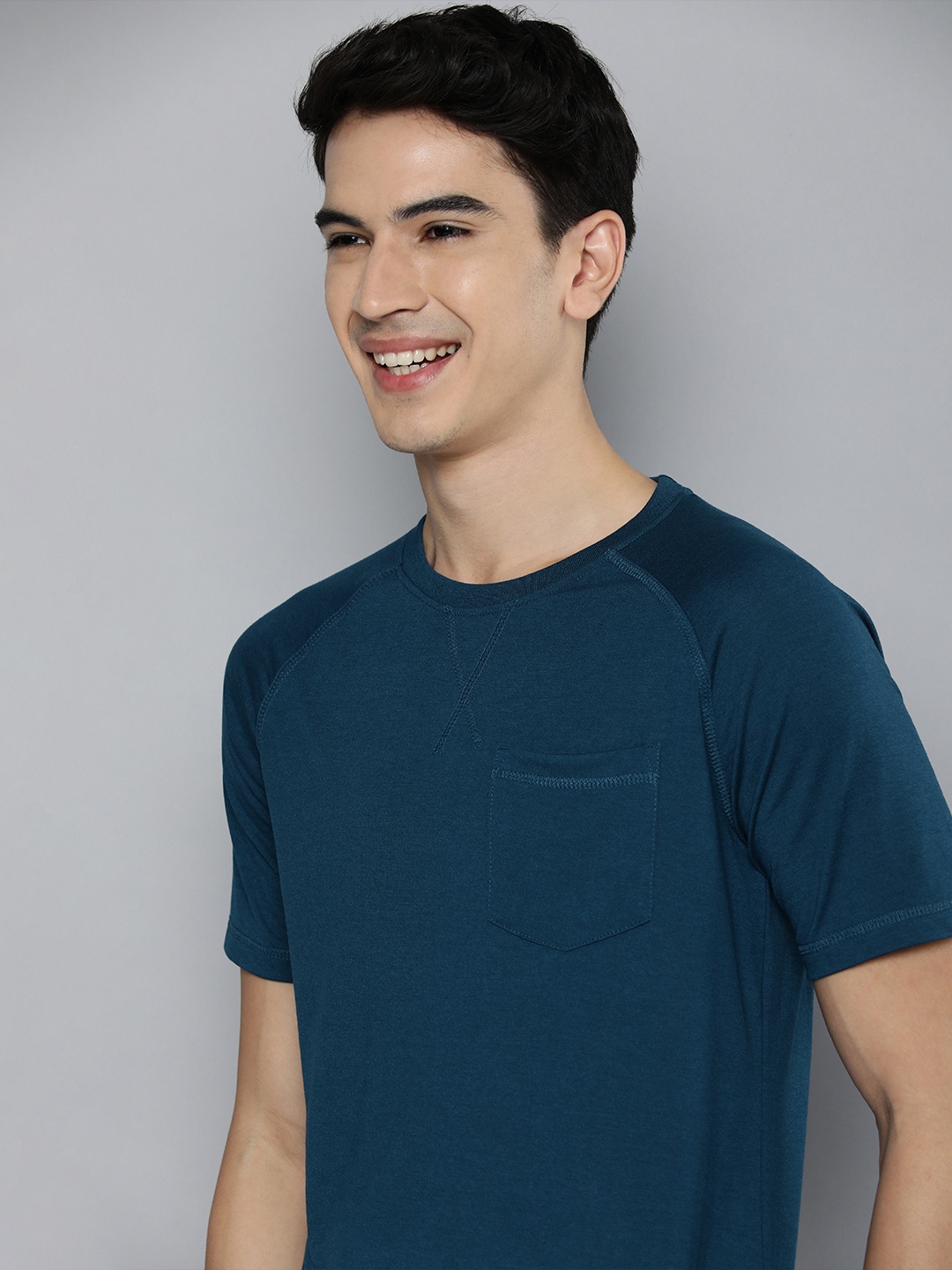 

Mast & Harbour Men Blue Solid T-shirt