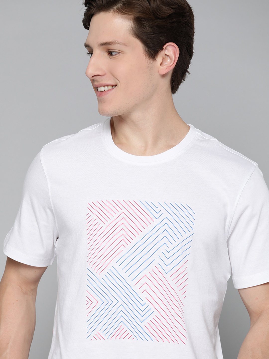 

Mast & Harbour Men White & Blue Striped T-shirt