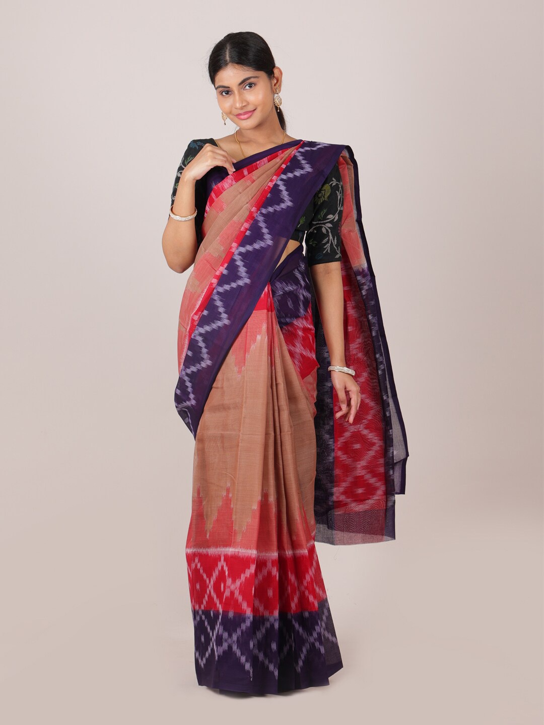 

Pothys Cream-Coloured & Blue Printed Saree