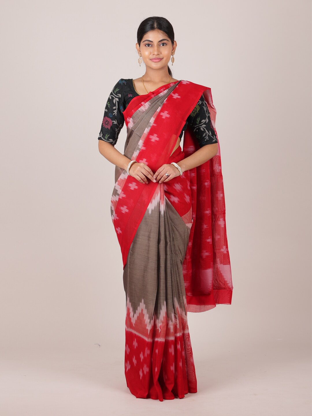 

Pothys Grey & Red Printed Saree