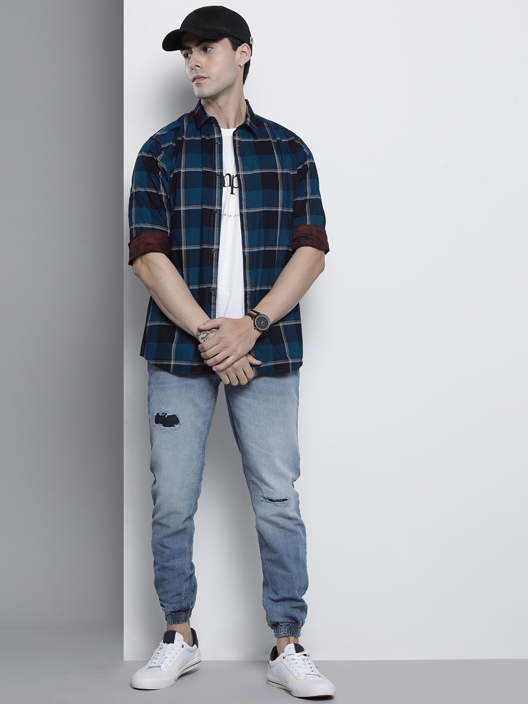 

The Indian Garage Co Men Blue & Maroon Checked & Printed Reversible Casual Shirt