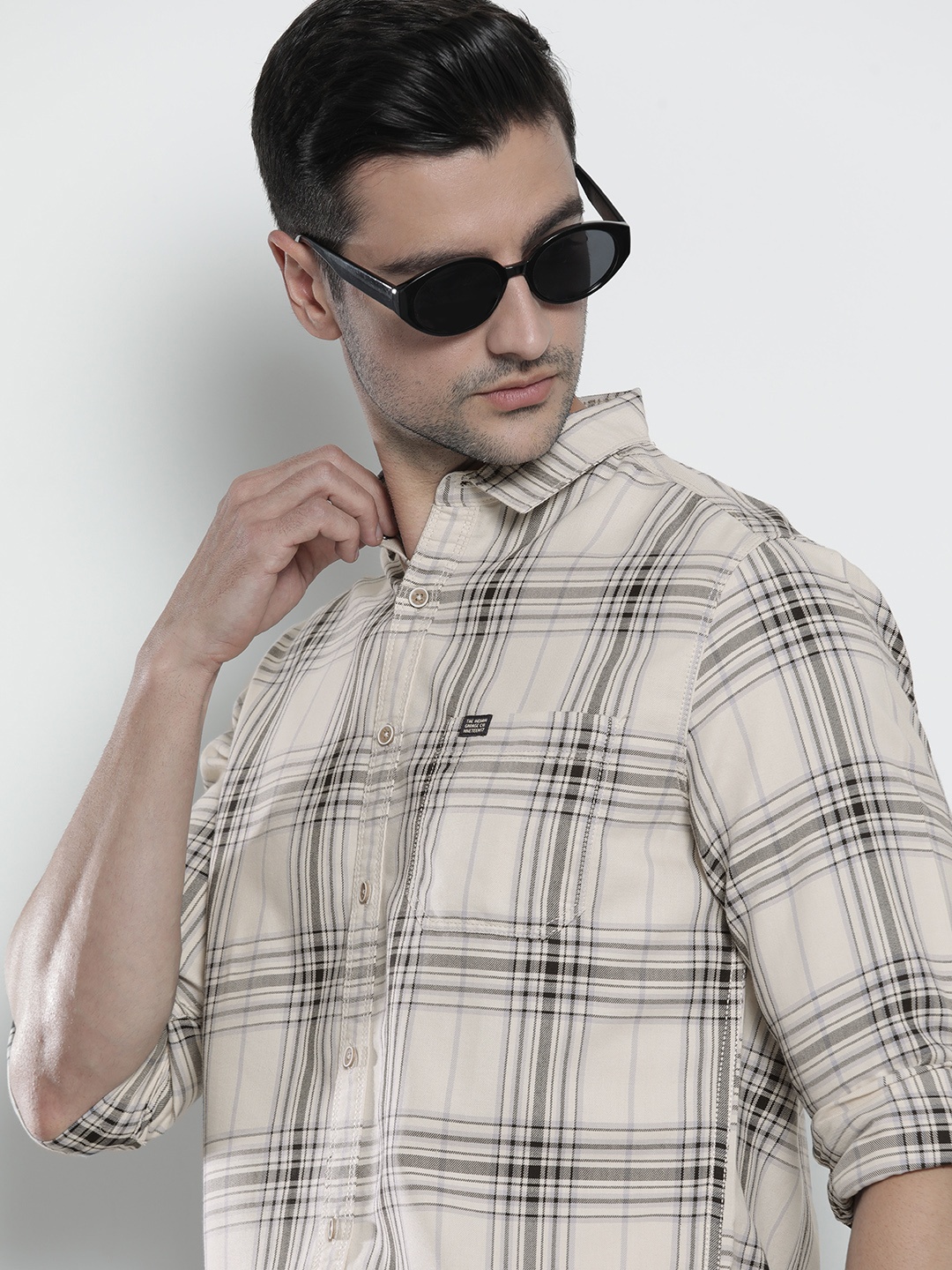 

The Indian Garage Co Men Cream-Coloured & Black Shepherd Checked Casual Shirt