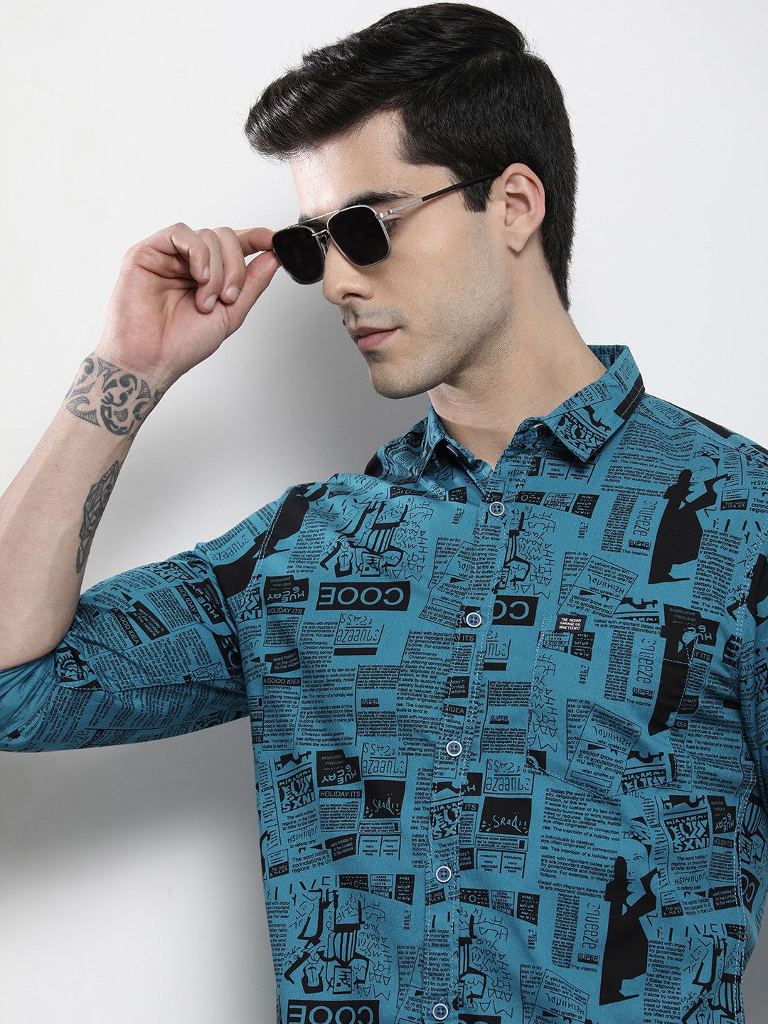 

The Indian Garage Co Men Regular Fit Newspaper Printed Regular Fit Resortwear Shirt, Blue