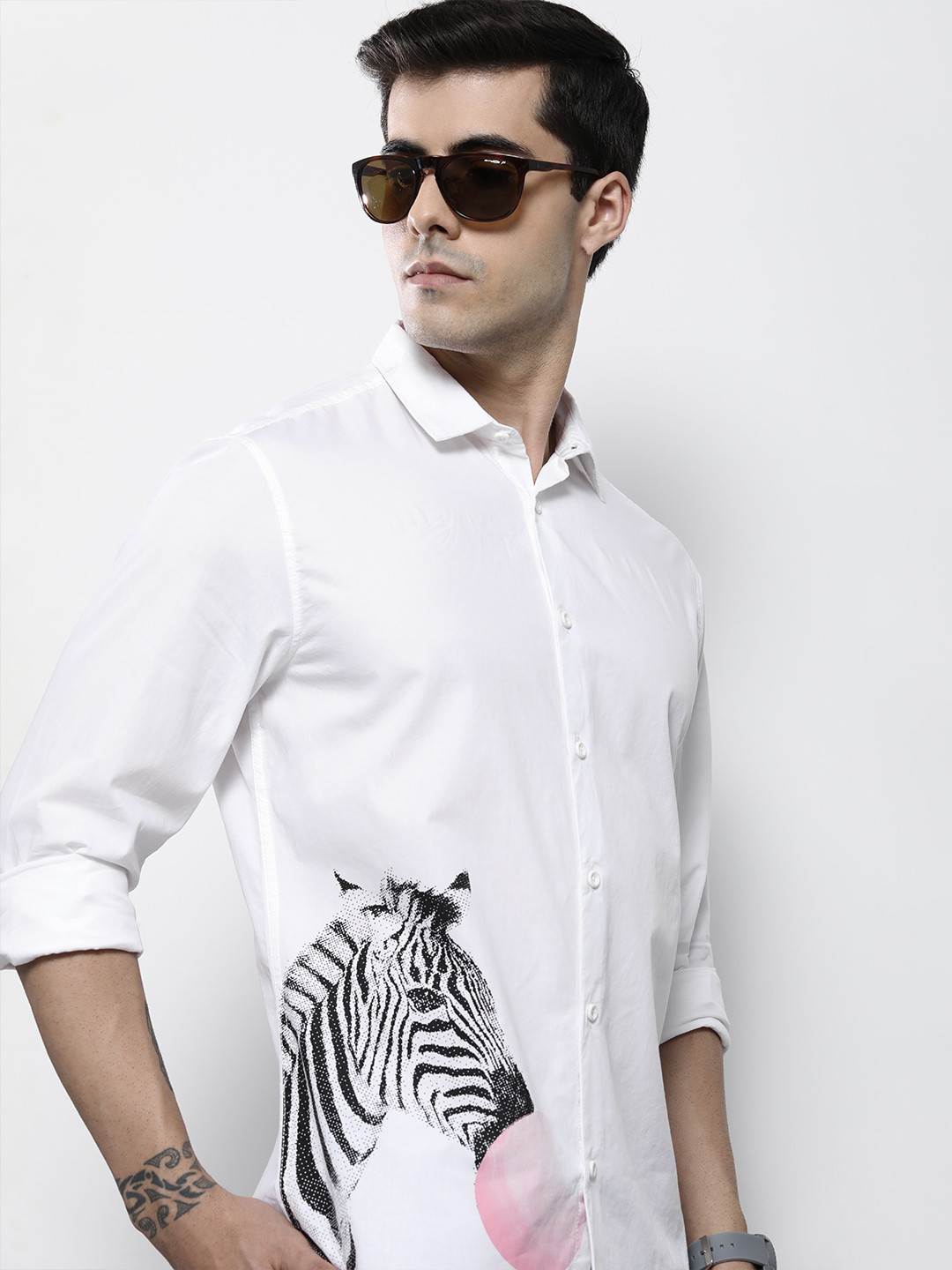 

The Indian Garage Co Men White Printed Cotton Casual Shirt