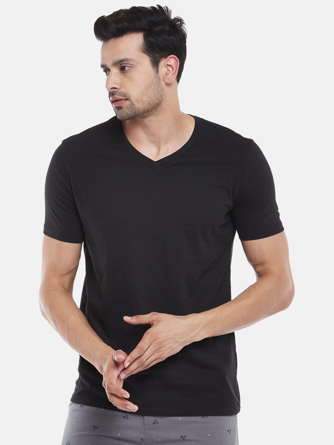 

BYFORD by Pantaloons Men Black Solid V-Neck Cotton T-shirt