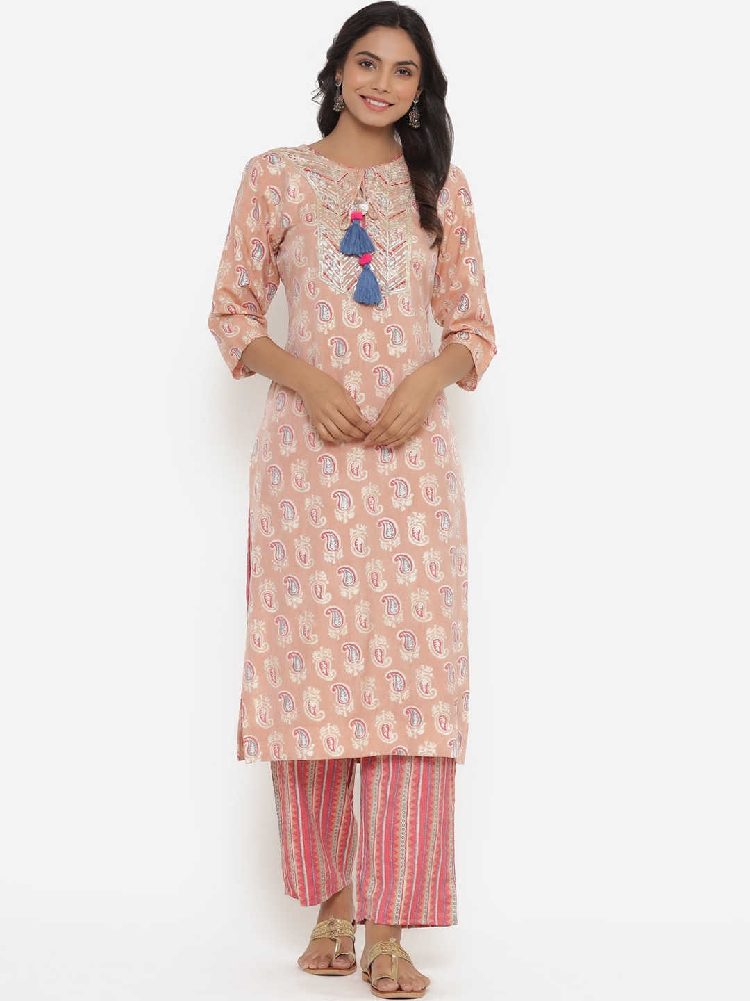 

Do Dhaage Women Peach-Coloured Floral Embroidered Gotta Patti Kurta with Trousers