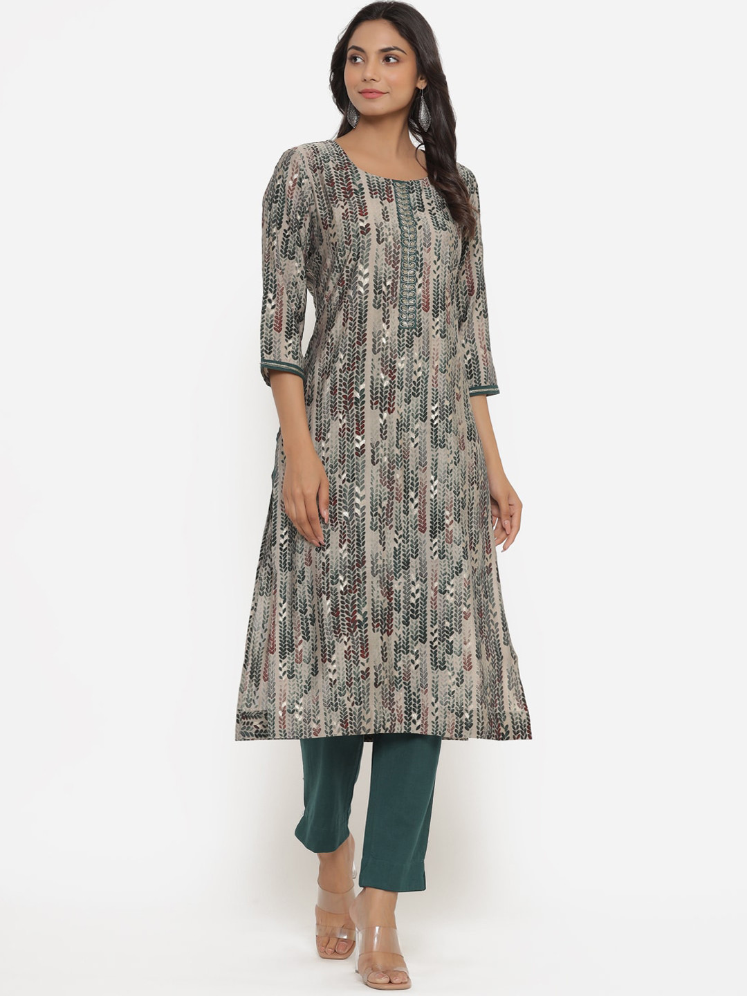 

Do Dhaage Women Green Floral Printed Silk Blend Kurta Trousers Set