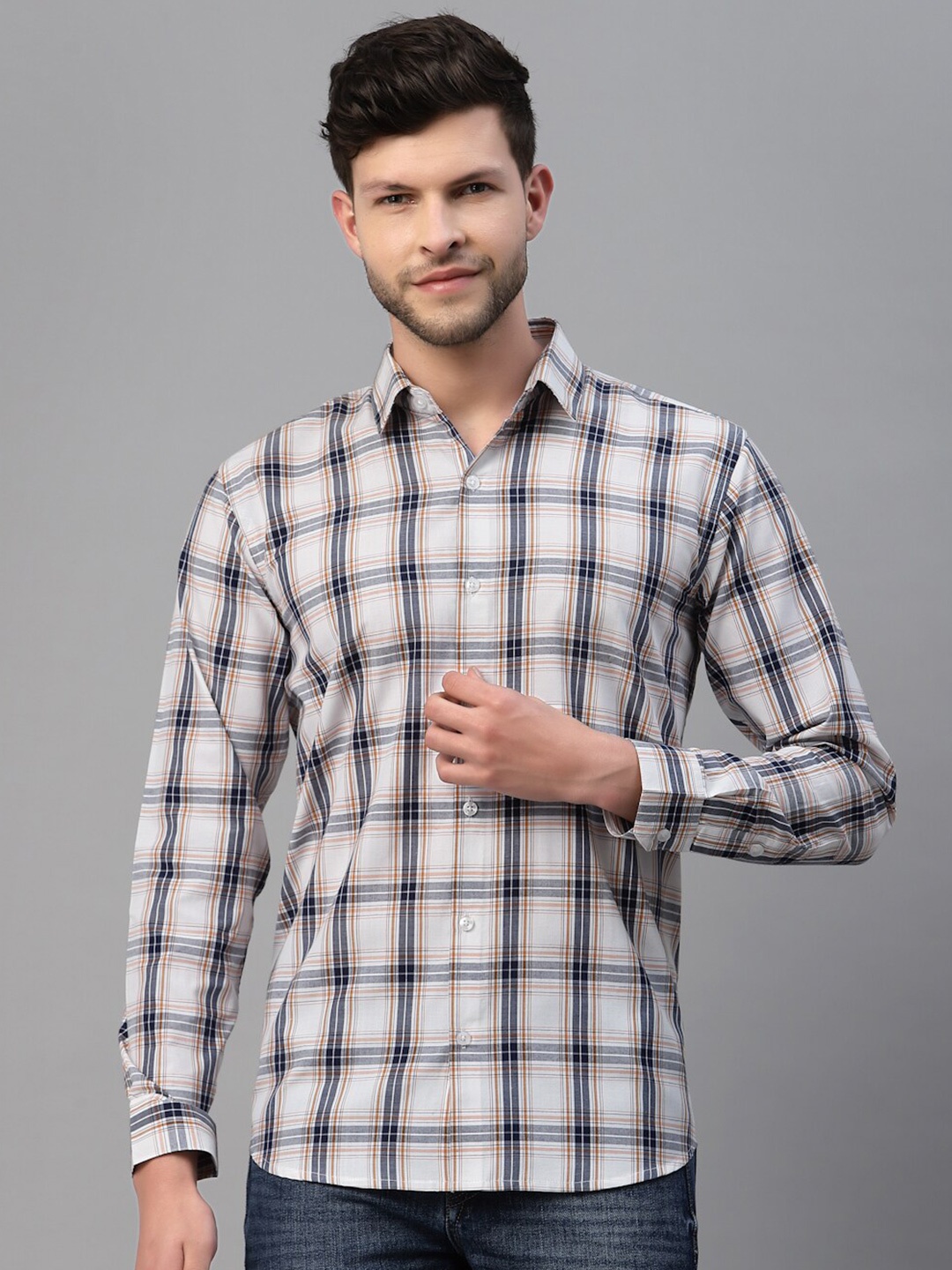 

NEUDIS Men Off White & Navy Blue Classic Checked Casual Shirt