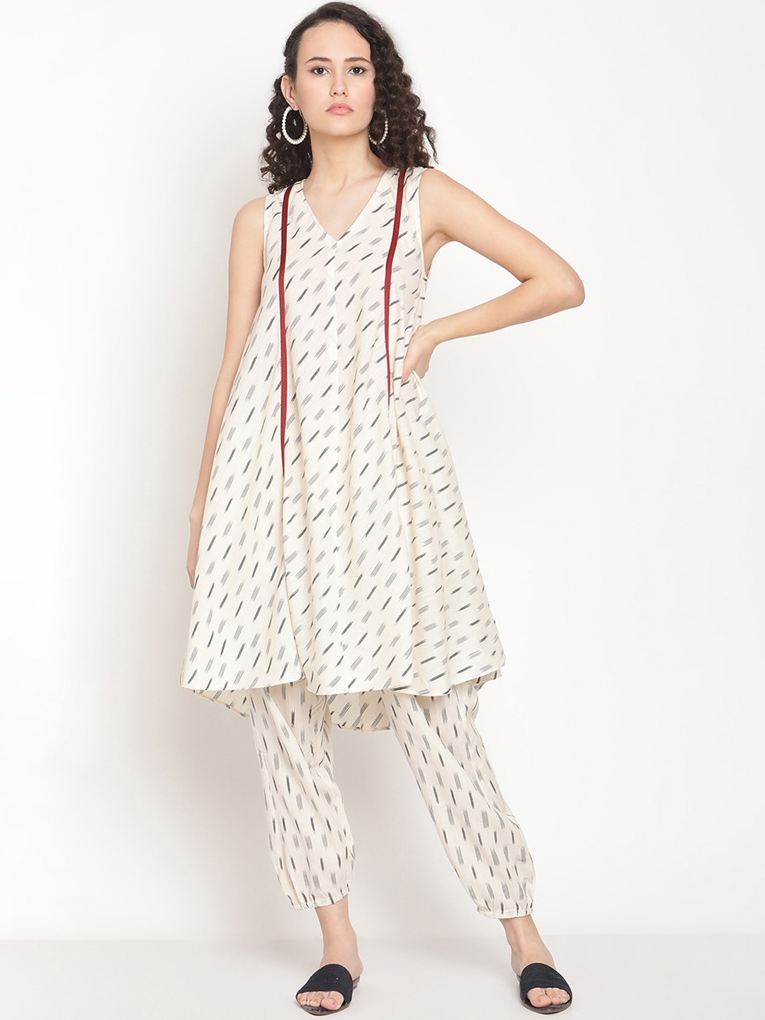 

Abhishti Women Cream-Coloured & Black Ethnic Motifs Kurta