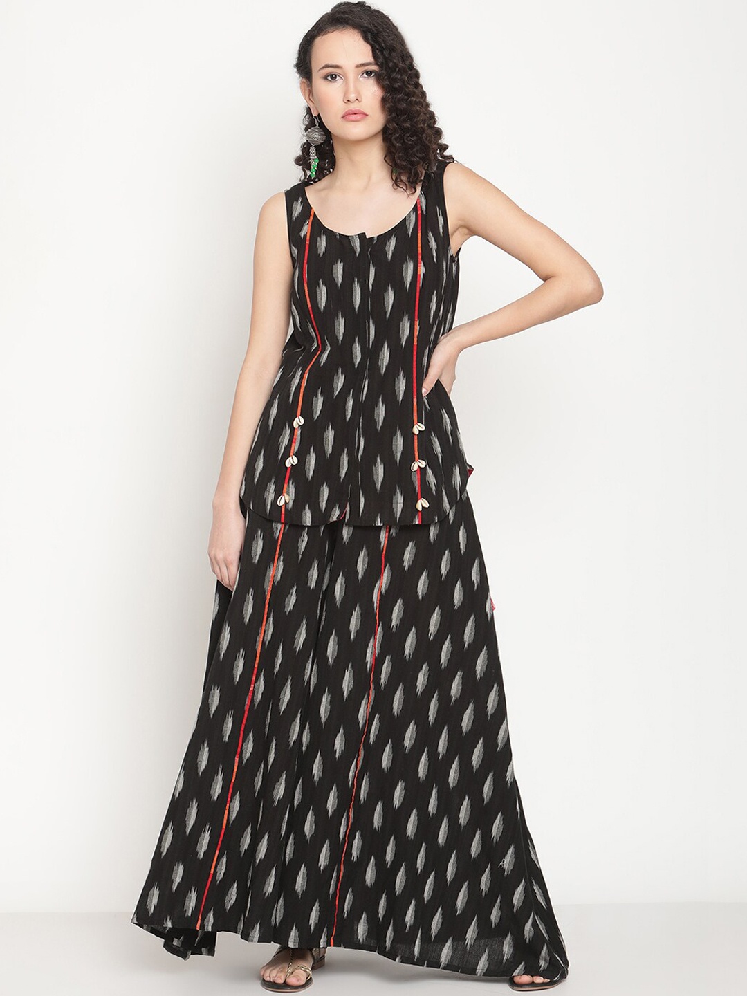 

Abhishti Women Black & White Kurta