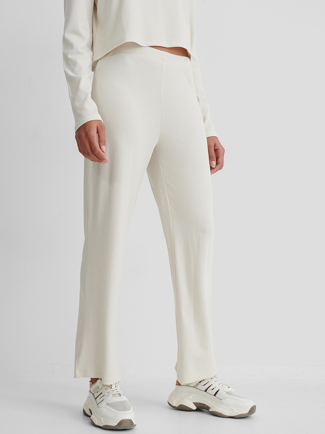 

NA-KD Women Off White Ribbed Cropped Trousers