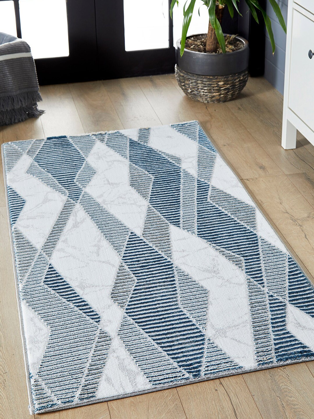 

OBSESSIONS Grey Geometric Floor Runners