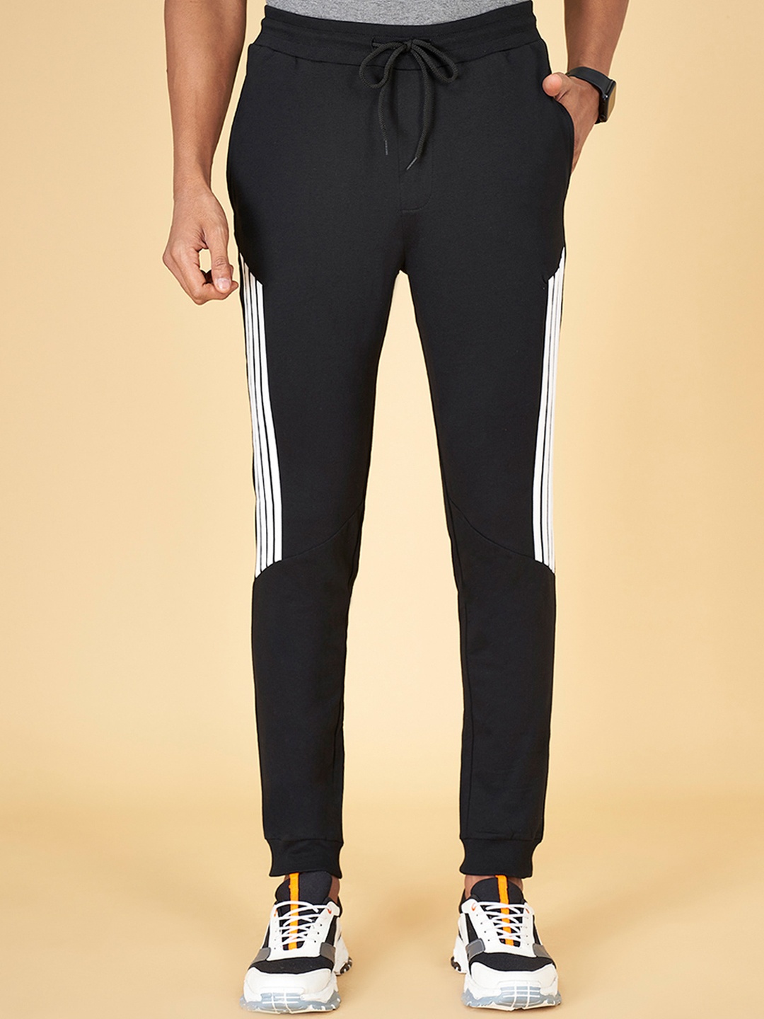 

Ajile by Pantaloons Men Black Solid Slim Fit Cotton Joggers