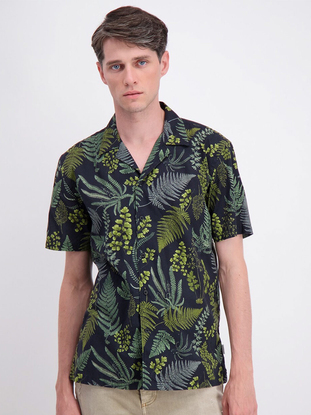 

LINDBERGH Men Green Relaxed Floral Printed Casual Shirt