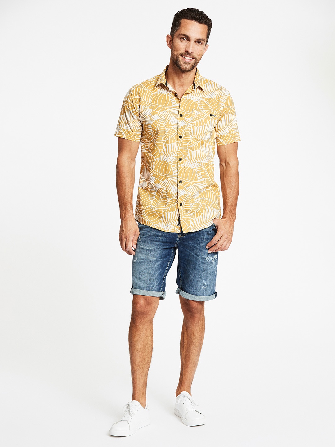 

LINDBERGH Men Yellow Tropical Printed Casual Cotton Shirt