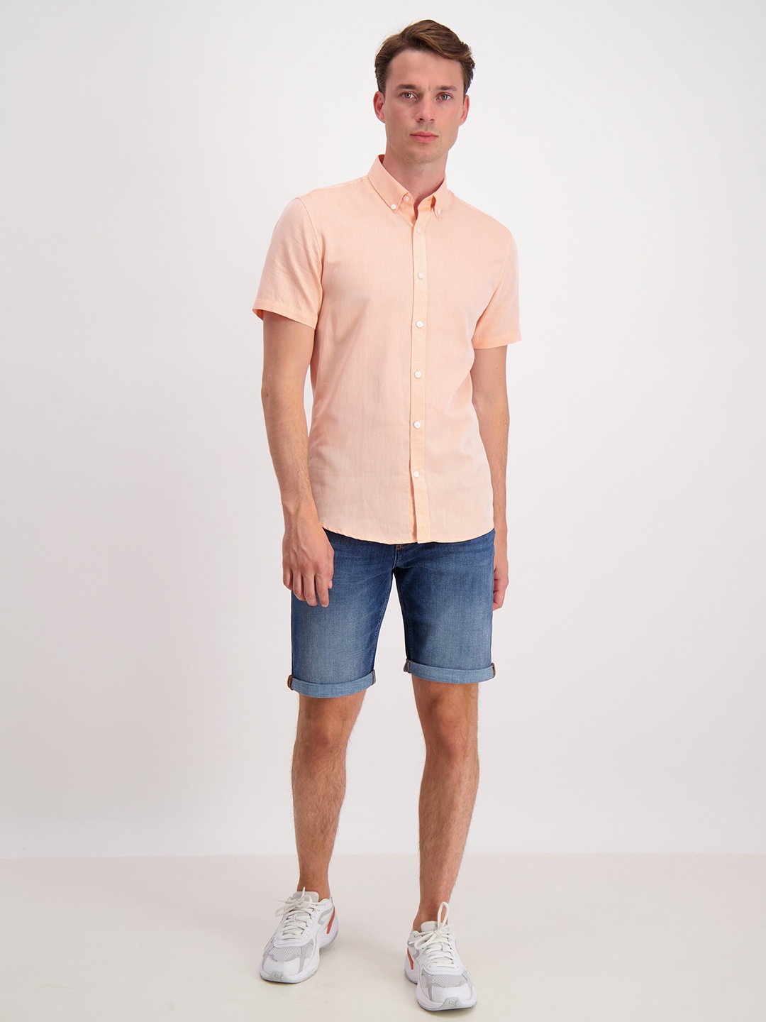 

LINDBERGH Men Peach-Coloured Slim Fit Casual Shirt