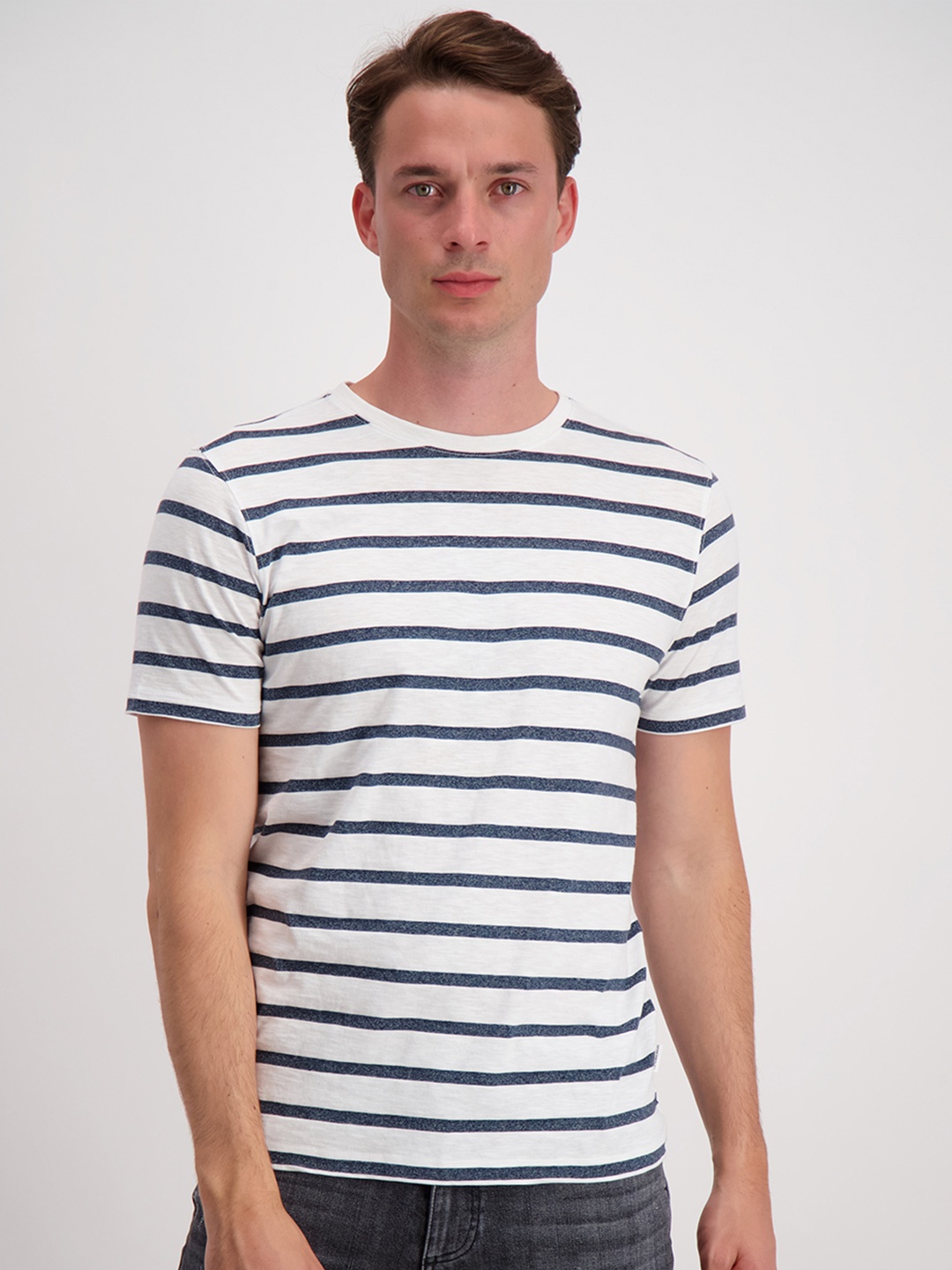 

LINDBERGH Men White & Navy Blue Cotton Striped T-shirt