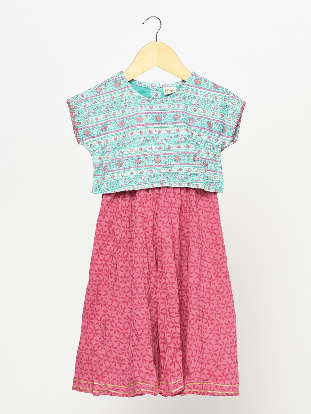 

Fabindia Girls Teal & Pink Printed Ready to Wear Cotton Lehenga Choli