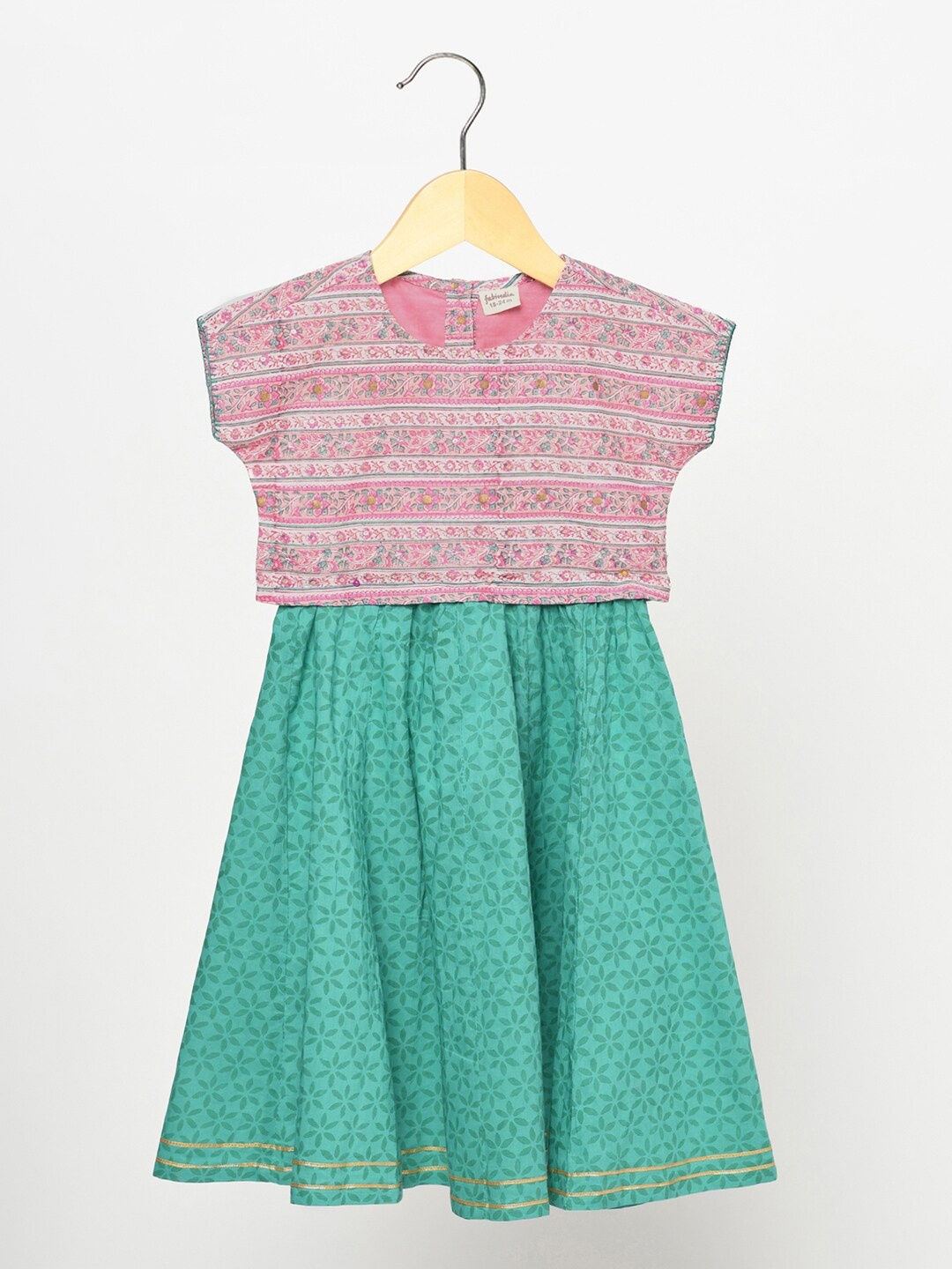 

Fabindia Girls Pink & Green Printed Cotton Ready to Wear Lehenga & Blouse