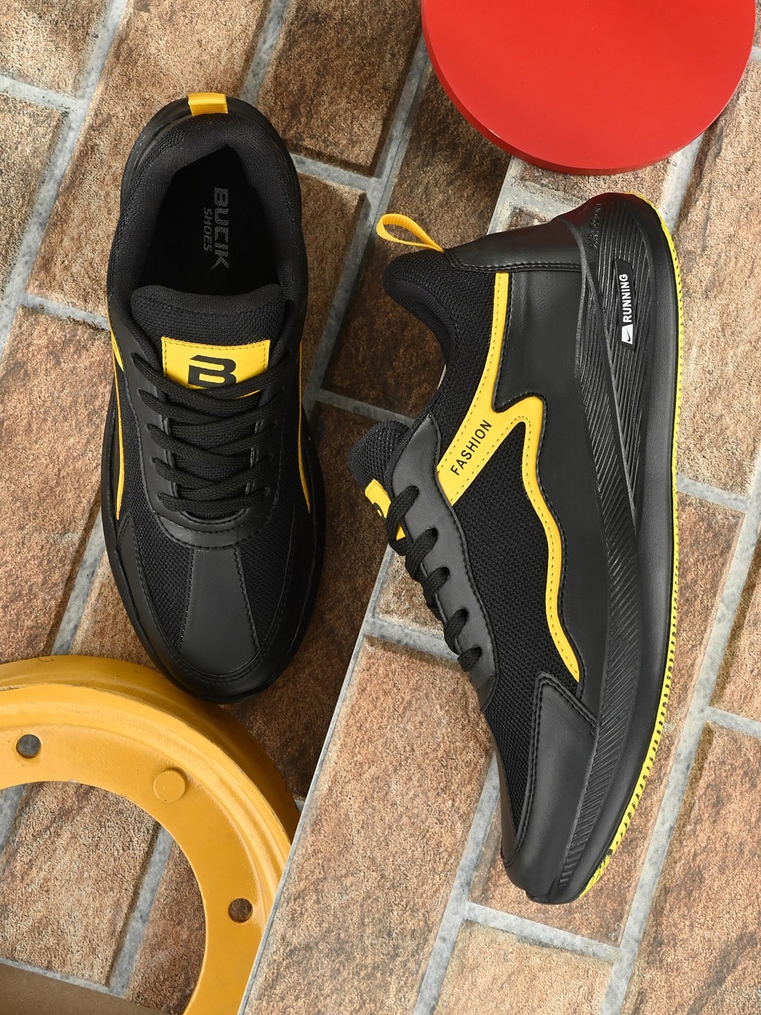

BUCIK Men Black Printed Synthetic Leather Sneakers