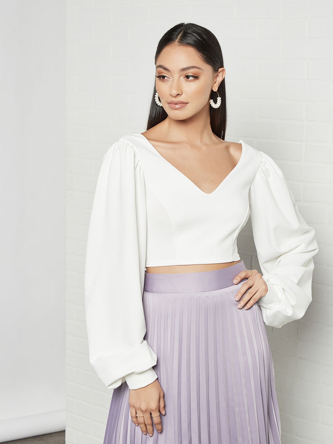 

Femme Luxe White Crop Puff Sleeves Top
