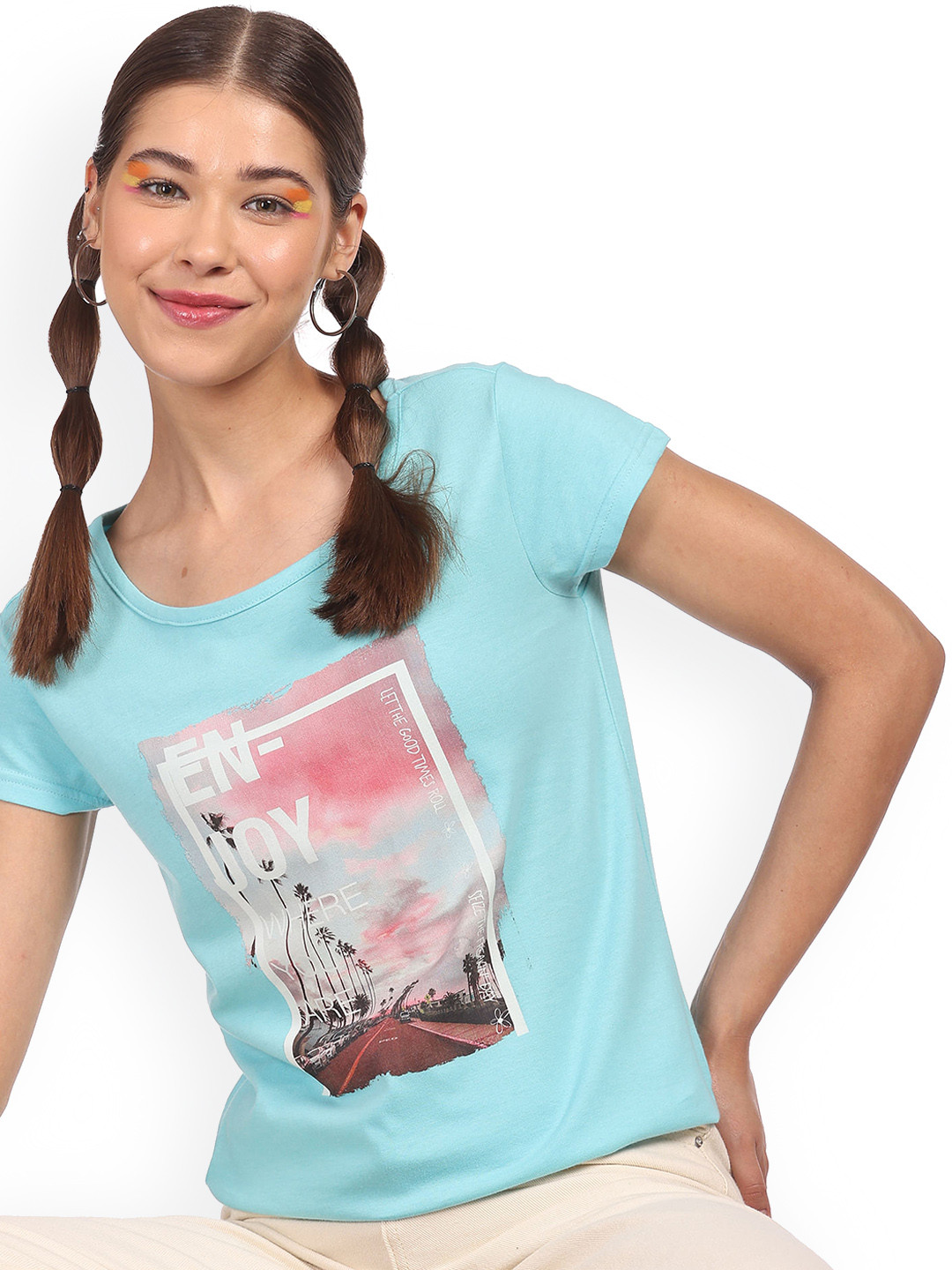 

Sugr Women Blue Graphic Printed Pure Cotton T-shirt